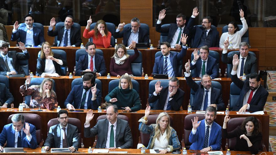 Ayuso consuma el primer retroceso en derechos para el colectivo trans y LGTBI tras aprobarse sus reformas legales