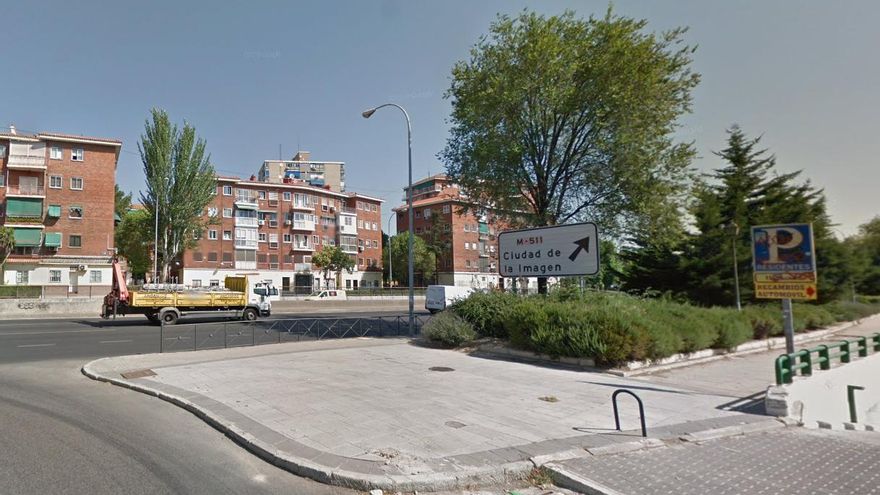 Sin agua corriente en Aluche una semana después del apagón en Batán: las obras para soterrar la A-5 agujerean una tubería