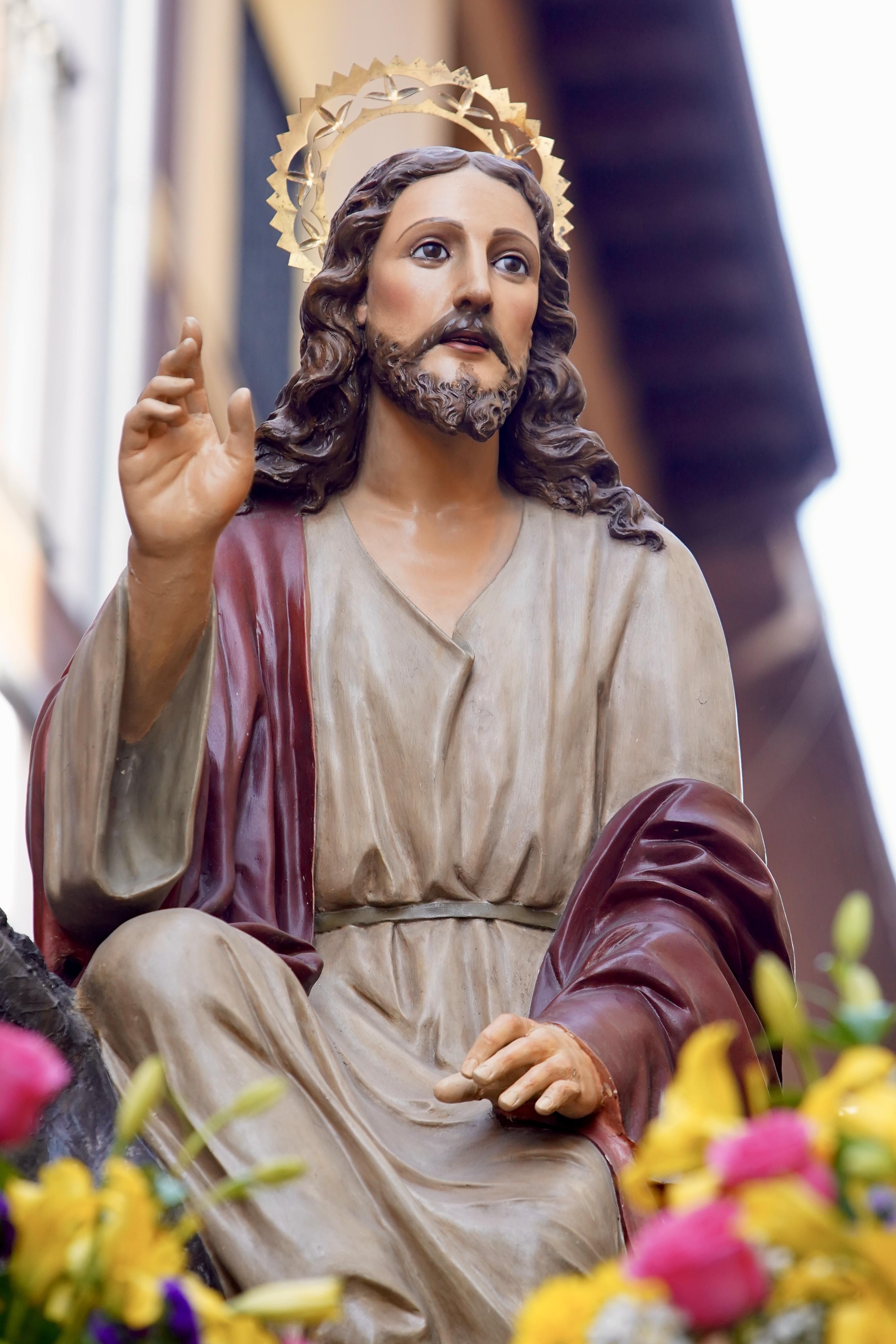 Una procesión de Las Palmas en León bajo el sol y en imágenes