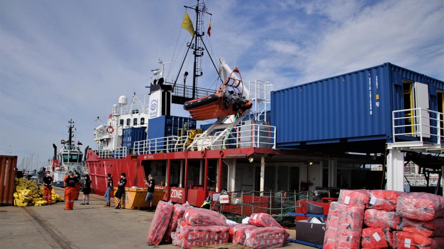 Uno de los cinco barcos en proceso de reparación en el Puerto de Borriana.