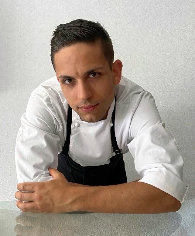 El cocinero berciano Alejandro García, participante en el concurso 'GM Chef, Alimenta tu talento'.