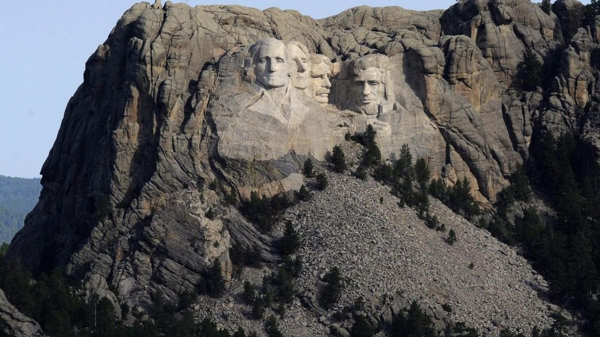 Por qué el famoso Monte Rushmore dejó de llamarse Seis Abuelos cuando le tallaron los rostros