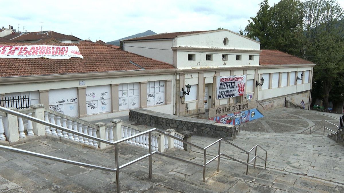 Imagen actual del edificio que actualmente alberga el 'gaztetxe' de Gernika, pero el Ayuntamiento prevé crear una biblioteca