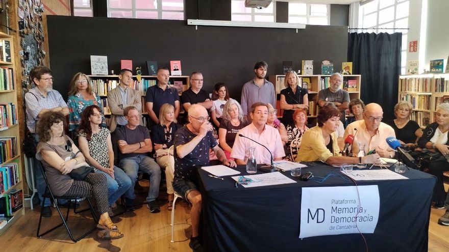 La derogación por PP y Vox de la Ley de Memoria provoca una reacción masiva e inédita de la sociedad civil cántabra "contra el negacionismo histórico"