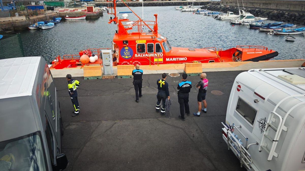 La  embarcación salvamar de Salvamento Marítimo que ha participado en el rescate.