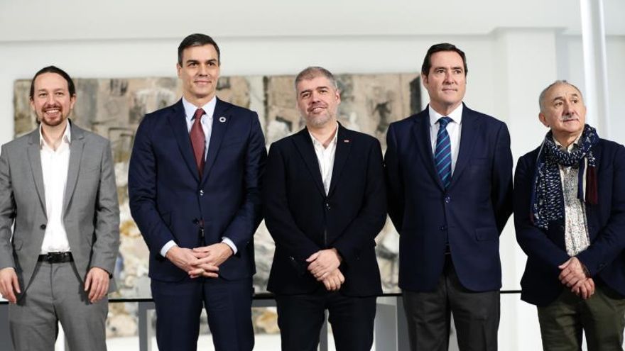 Firmado el acuerdo para subir el salario mínimo a 950 euros en 2020