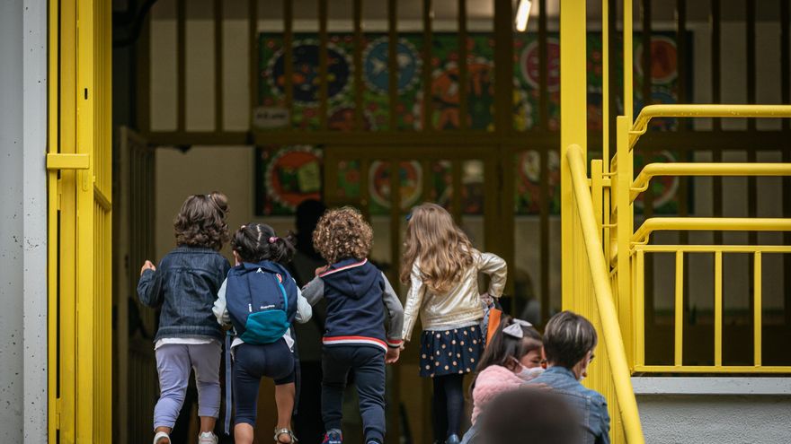 Solo tres comunidades resisten con clases 100% presenciales mientras se agudizan las restricciones por la pandemia