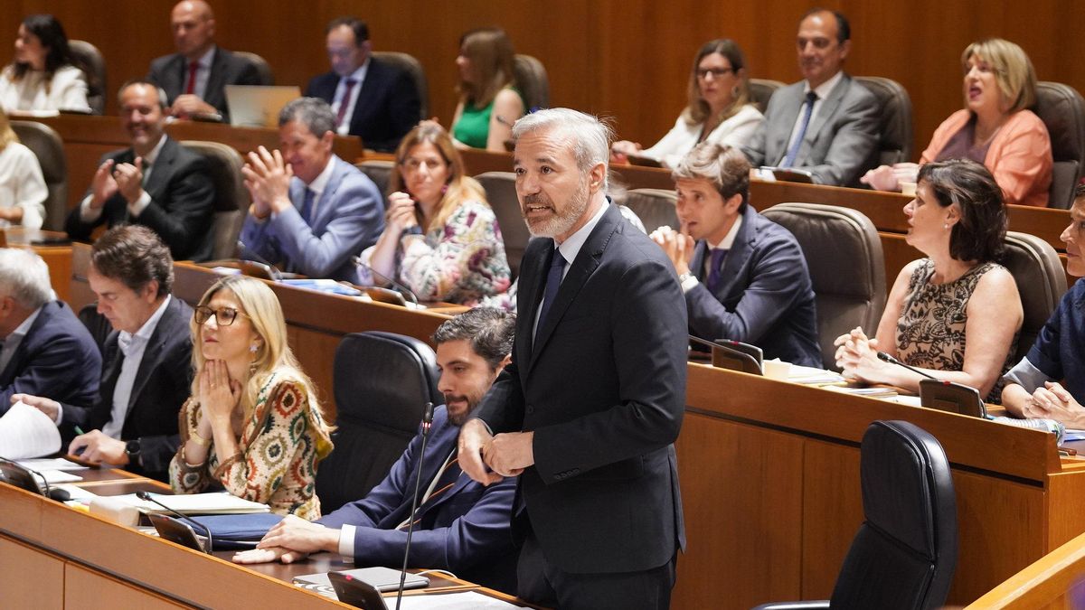 Azcón se sincera ante la crisis del Real Zaragoza: "Lo peor que se puede hacer es mezclar la política con el deporte"
