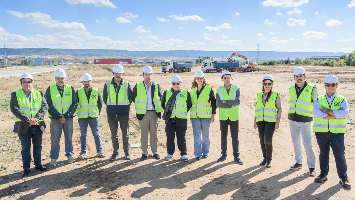 Responsables del proyecto Alovera Beach, en el centro el empresario Félix