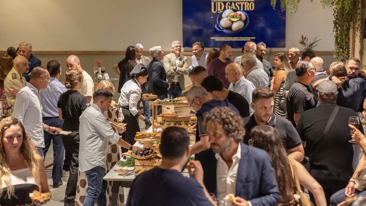 Un momento del acto de presentación de la guía UD Gastro.
