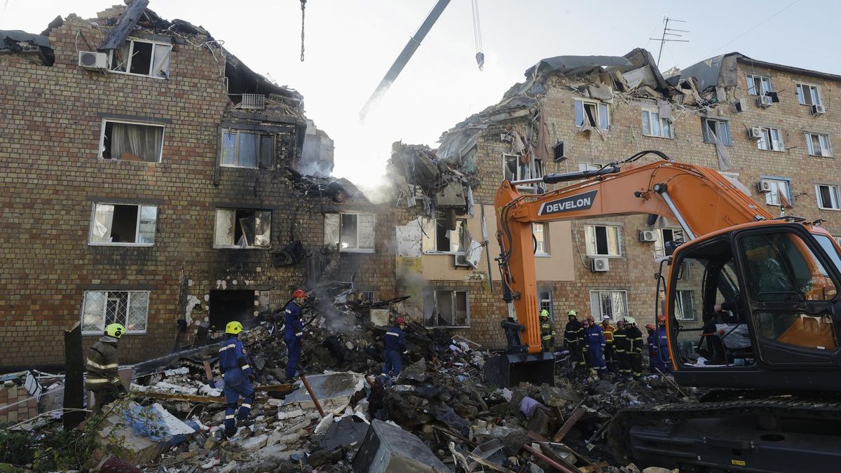 Un edificio residencial de Kiev, tras los ataques de Rusia con misiles esta noche