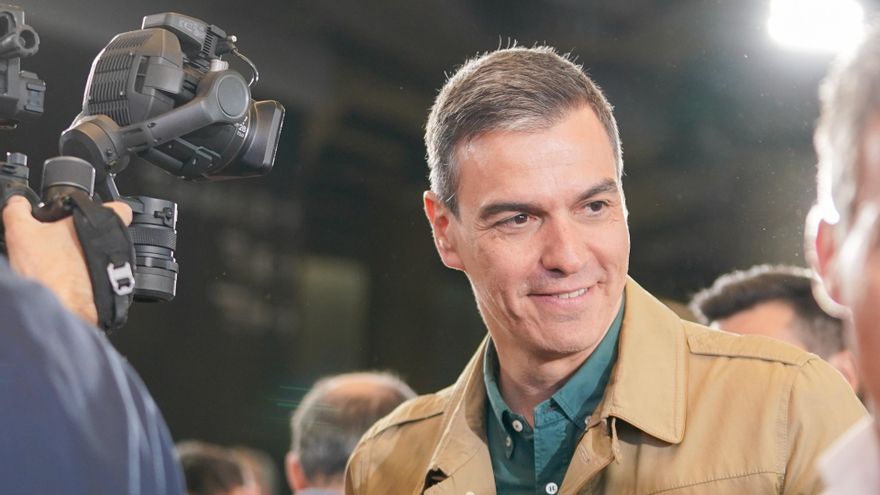 El presidente del Gobierno, Pedro Sánchez, durante el acto de cierre de campaña del partido, en el Palacio Euskalduna, a 19 de abril de 2024, en Bilbao, Vizcaya, País Vasco (España).