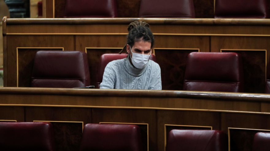 Alberto Rodríguez durante el debate en el pleno del Congreso de su suplicatorio. EFE/Fernando Alvarado