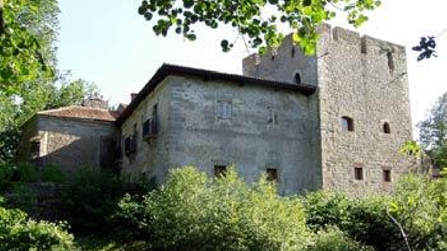 Cantabria inicia el expediente para declarar Bien de Interés Cultural y delimitar el entorno protegido del Palacio y Torre de Bustamante en Quijas