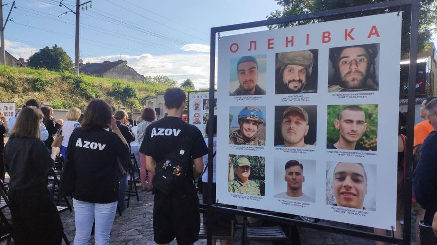 Ucrania pide justicia al conmemorar a los 53 soldados asesinados en cautiverio ruso