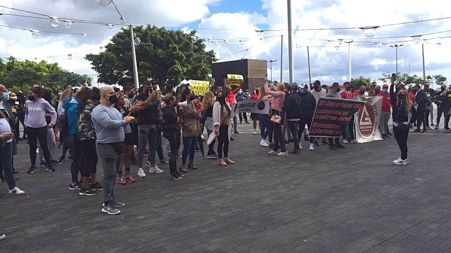 Más de 400 personas marchan en Tenerife para exigir la reapertura de gimnasios y centros deportivos