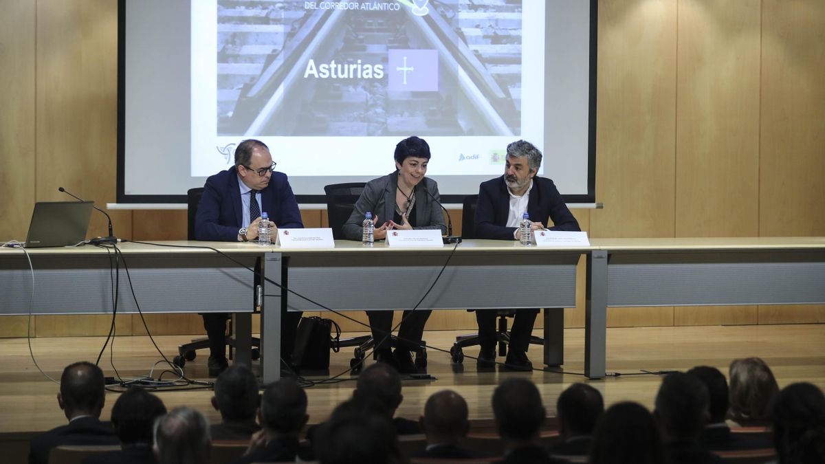 De izquierda a derecha, José Antonio Sebastián, Marta Serrano y Alejandro Calvo.
