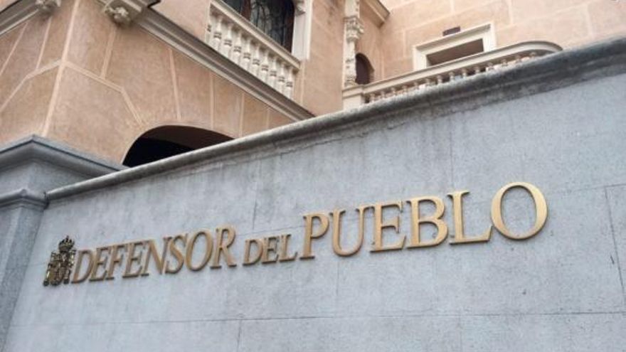 El Defensor del Pueblo insta a Interior a no sancionar a los migrantes en situación irregular que denuncien un delito