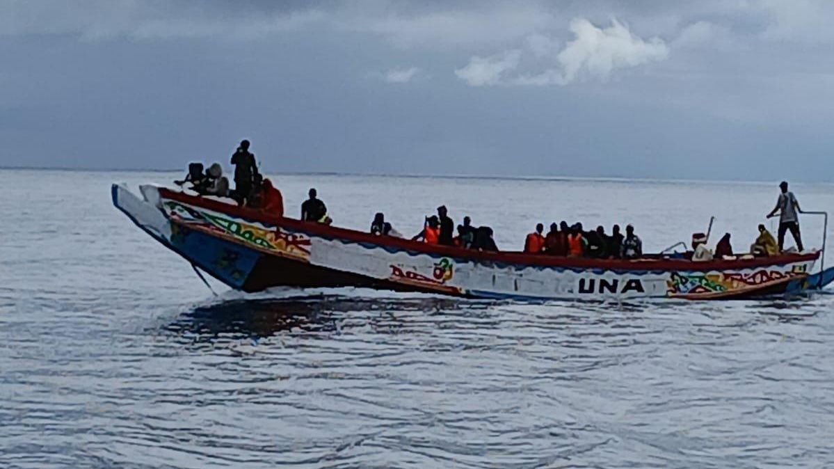 Uno de los cayucos localizado este jueves cerca de las costas canarias.