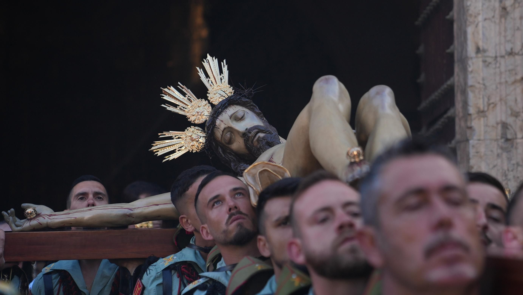 El vía crucis de La Caridad, en imágenes