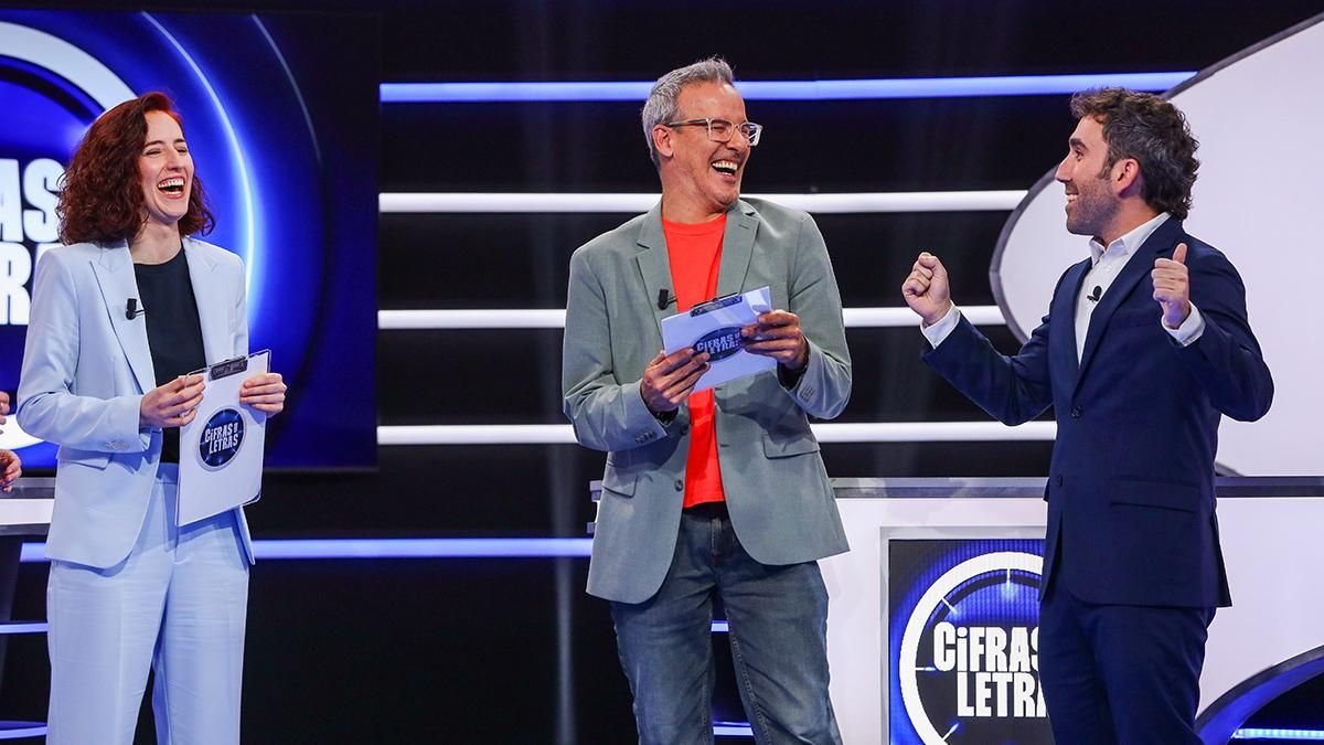 Así se hace 'Cifras y letras', el concurso con aroma a "sitcom" de RTVE: "No es un formato de campeones, sino de jugar"
