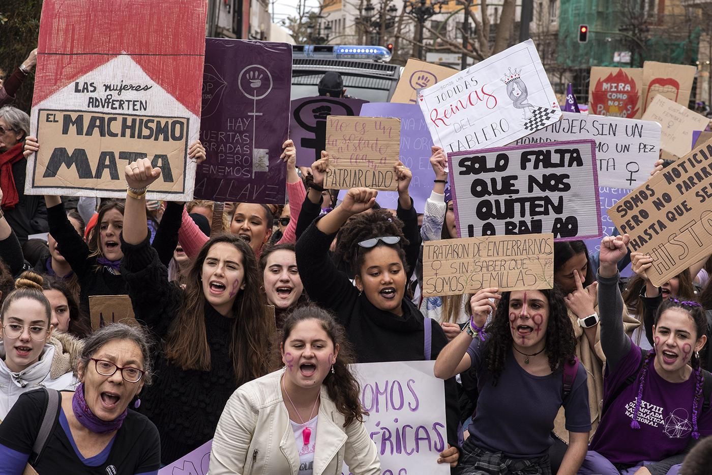 Movilización feminista en Santander durante la jornada de huelga del 8M. | JOAQUÍN GÓMEZ SASTRE