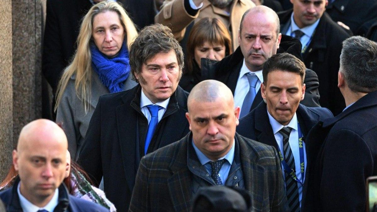 Milei al llegar al acto de la AMIA este viernes.
