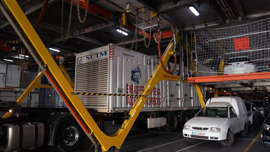 Traslado a La Gomera de grupos electrógenos.