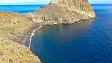 La playa de Antequera desde el sendero que viene de Igueste de San Andrés.