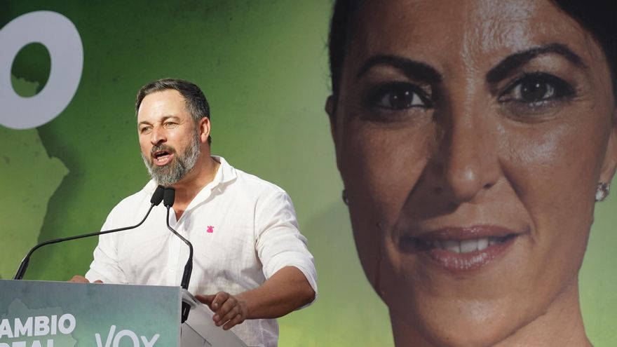 Vox se desinfla en las encuestas con su líder desaparecido y Olona en retirada