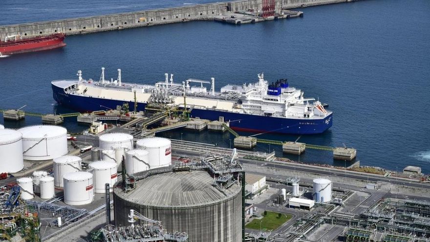 El cierre del gasoducto de Argelia obliga a duplicar el suministro por barco en pleno atasco marítimo