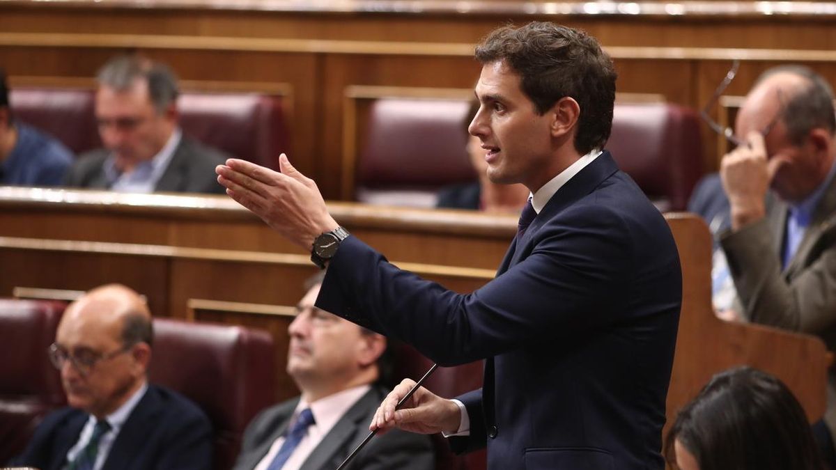 Sánchez afirma que Rivera es un político "hipócrita y ausente" y que "nadie entiende ya" sus decisiones
