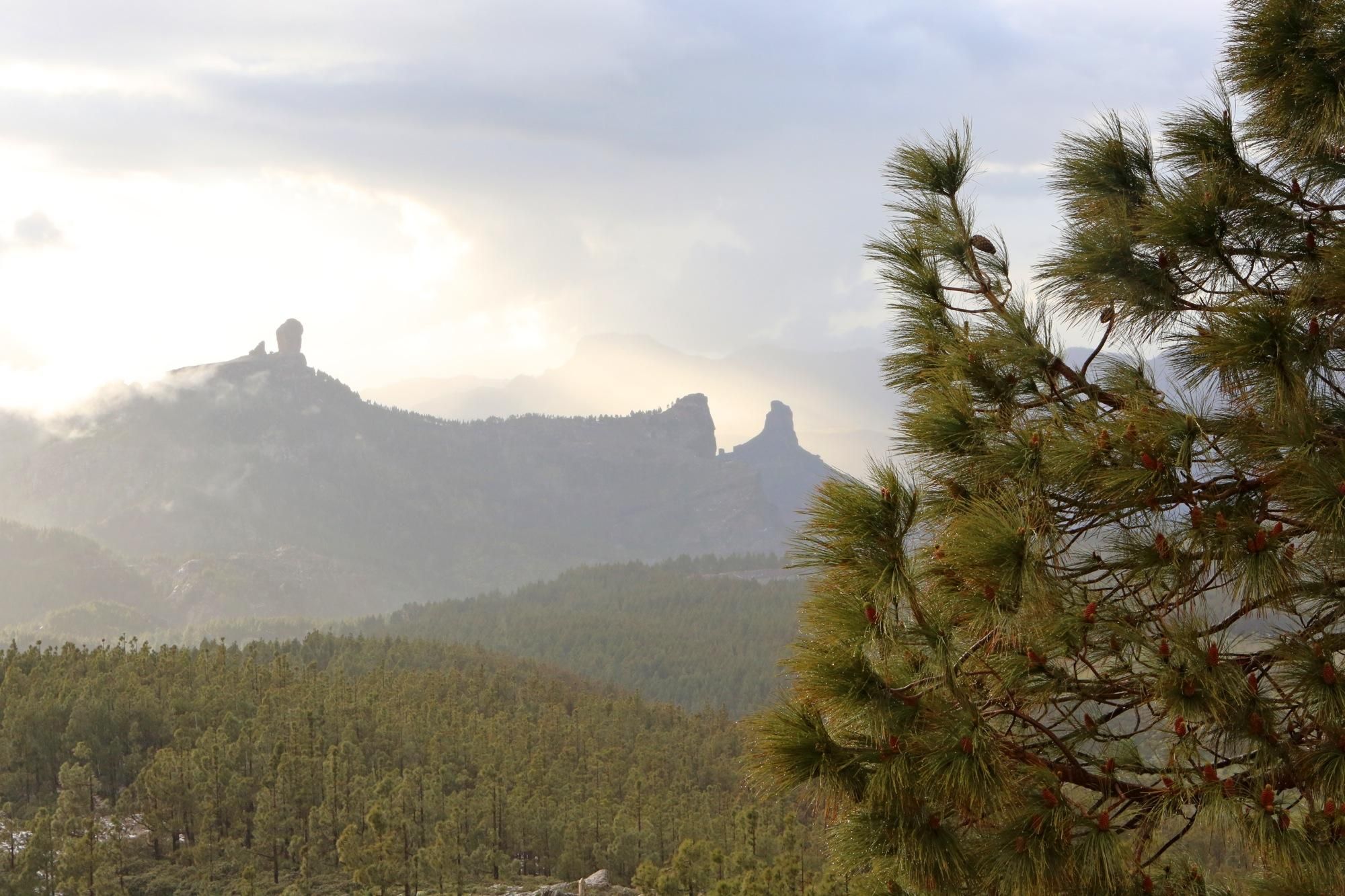 Roque Nublo y Bentayga desde el Pico de Las Nieves