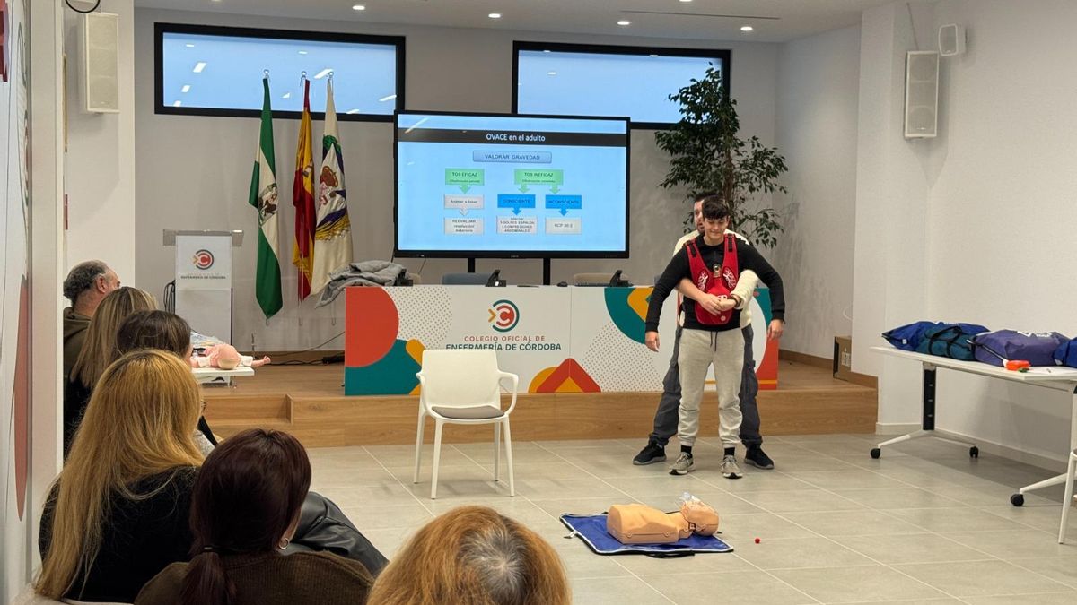 Curso de RCP en el Colegio de Enfermería de Córdoba