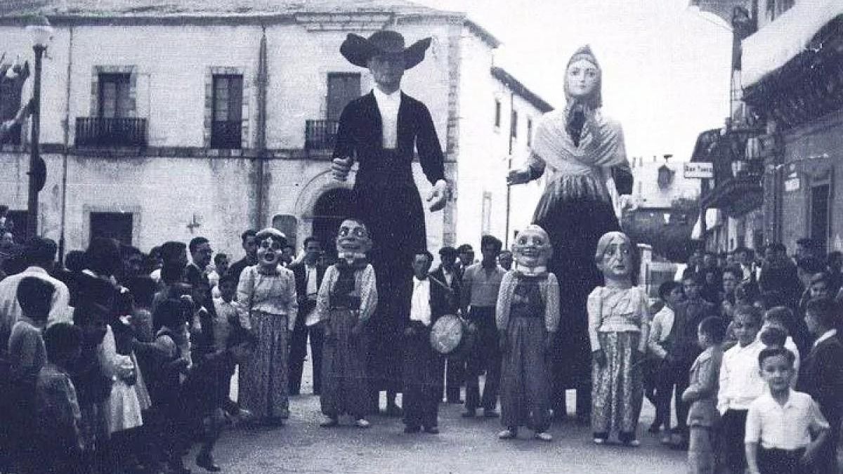 Ponferrada restaura los gigantes de sus fiestas de La Encina de 1945