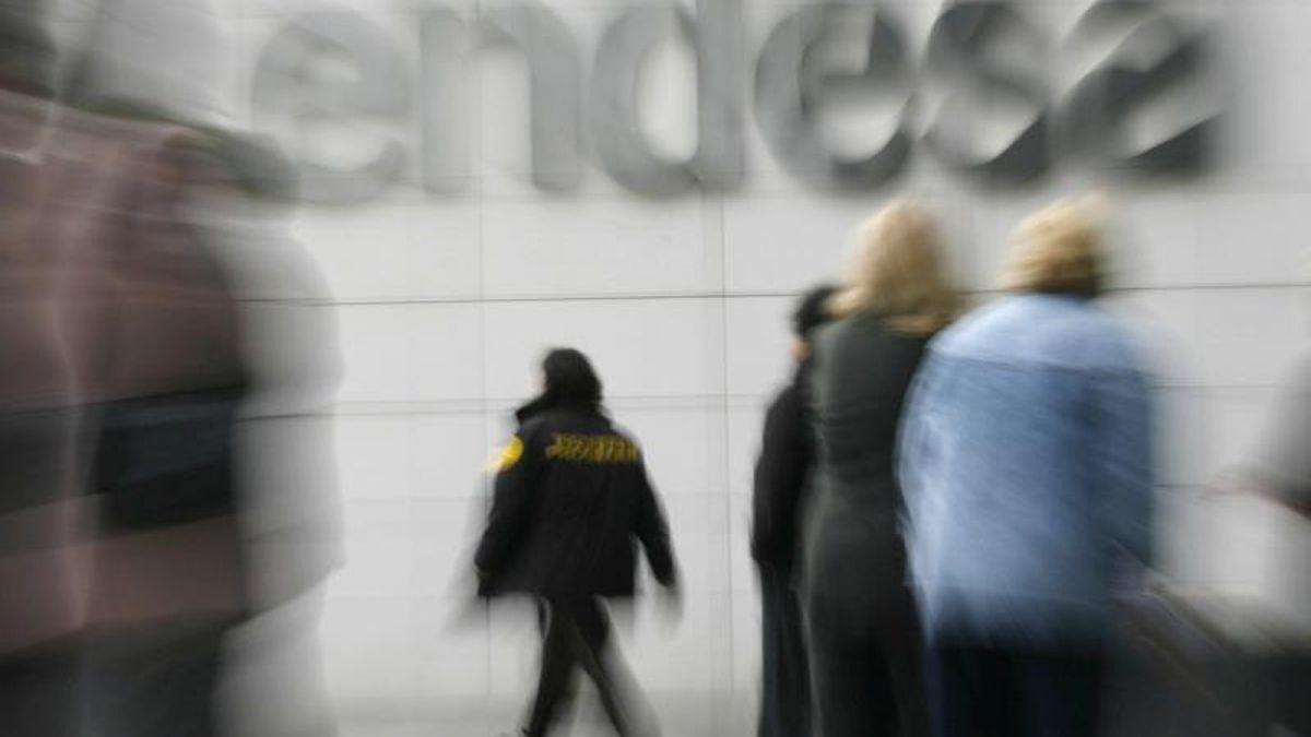 Una jueza que votó a favor de acabar con los beneficios sociales de Endesa cobró de un máster de los abogados de la compañía