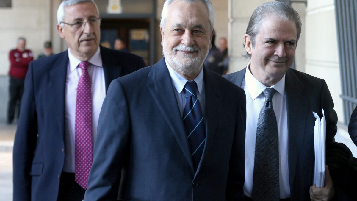 Griñán, llegando a la Audiencia para declarar en el juicio por los ERE