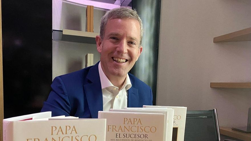 Javier Martínez-Brocal, autor de 'El sucesor': “Gänswein no traicionó a Francisco, traicionó a Benedicto”