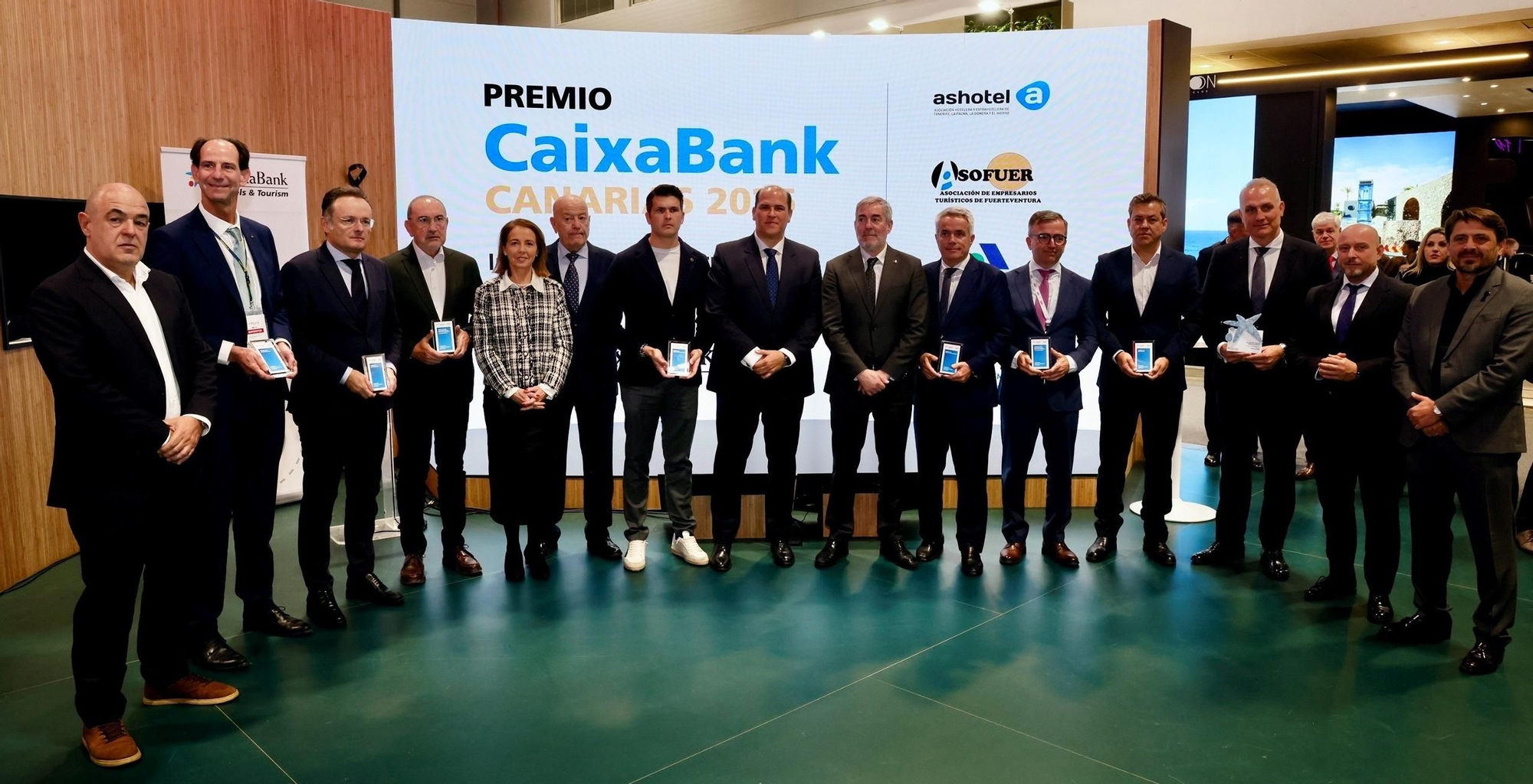 CaixaBank entrega en Fitur los ‘Premios de Innovación y Modernización de Empresas Turísticas en Canarias’.
