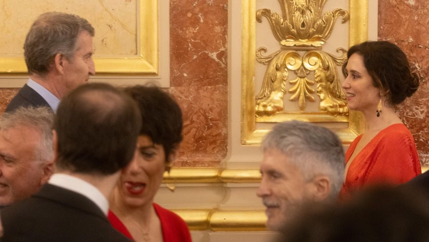 El líder del PP, Alberto Núñez Feijóo, y la presidenta de la Comunidad de Madrid, Isabel Díaz Ayuso, en los actos del Día de la Constitución en el Congreso.