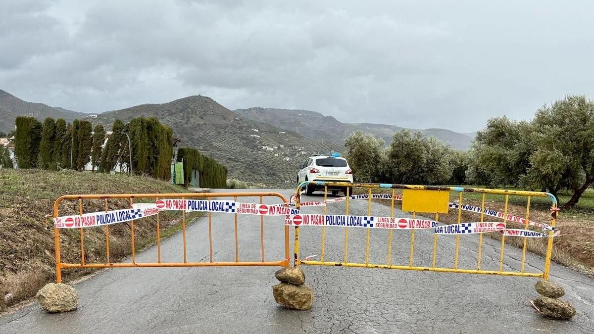 Carretera de acceso a El Higueral, cortada a principios de febrero.