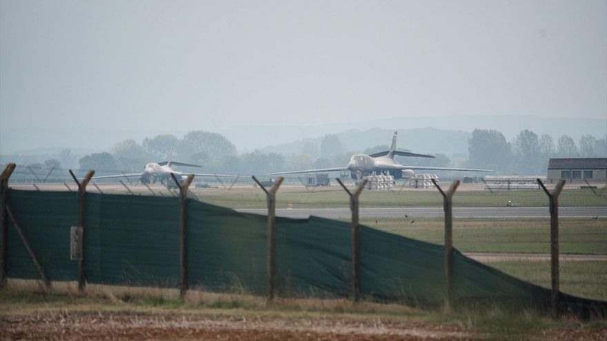 El Reino Unido investiga si cinco británicos detenidos cerca de una base militar están conectados con Irán