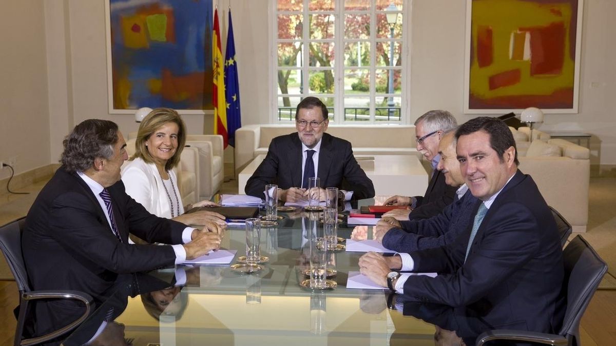 Rajoy limita el diálogo social: "no liquidará" sus reformas y no incumplirá el déficit