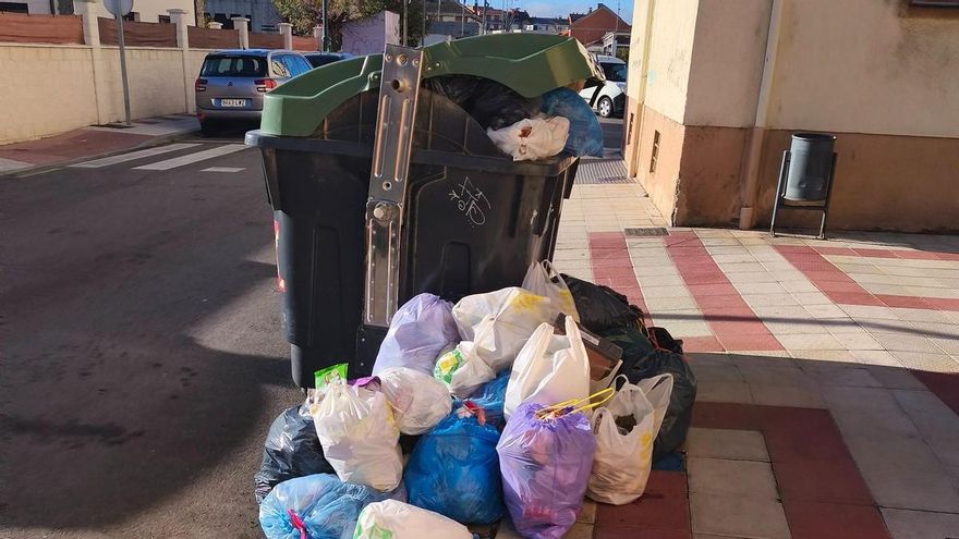 San Andrés dobla turnos y pide disculpas por la acumulación de basura entre voces que auguran problemas de salud pública