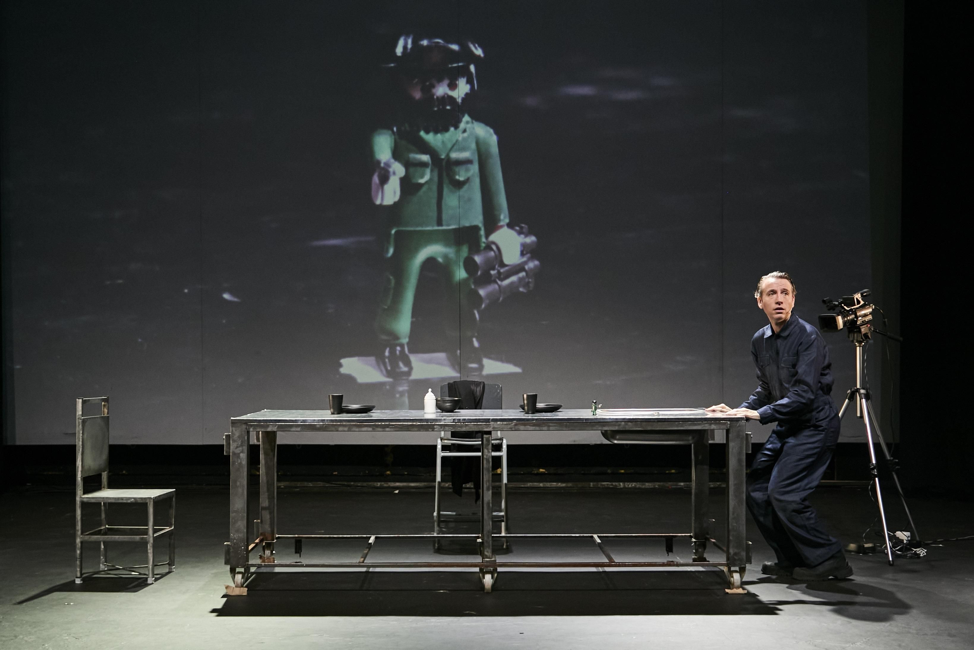 Dennis Smith interpreta a Francisco, único protagonista de la obra.
