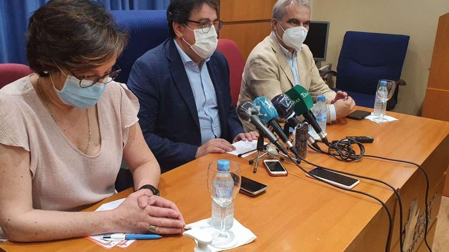 José Vergeles, en el centro, y a su izquierda el alcalde Francisco Fragoso