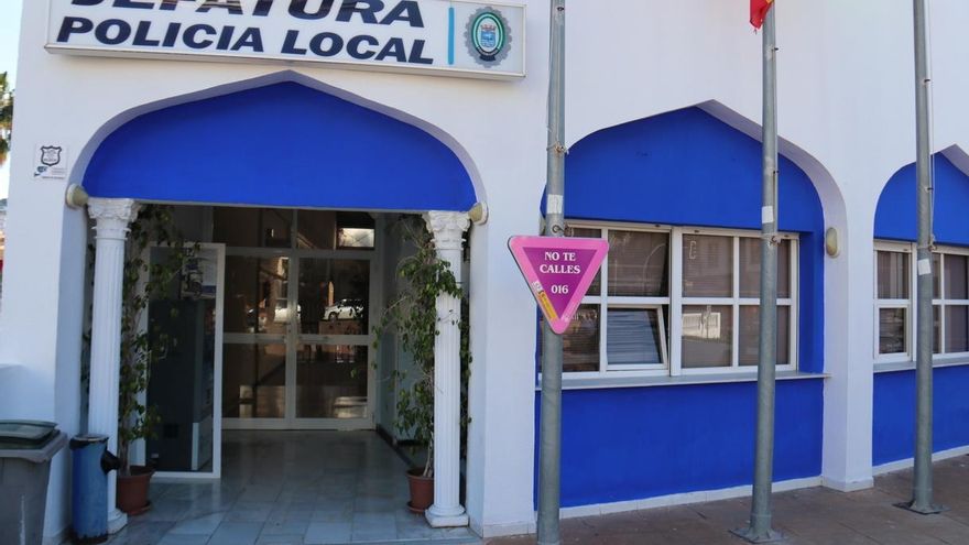 La Policía Local de Almuñécar salva a un hombre de morir ahogado por un atragantamiento