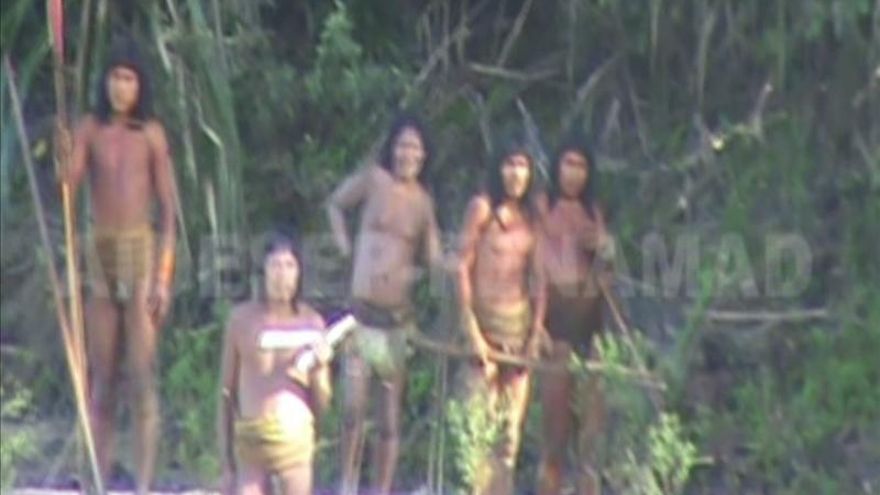 Indígenas en aislamiento voluntario en la selva de Perú, registrados en vídeo