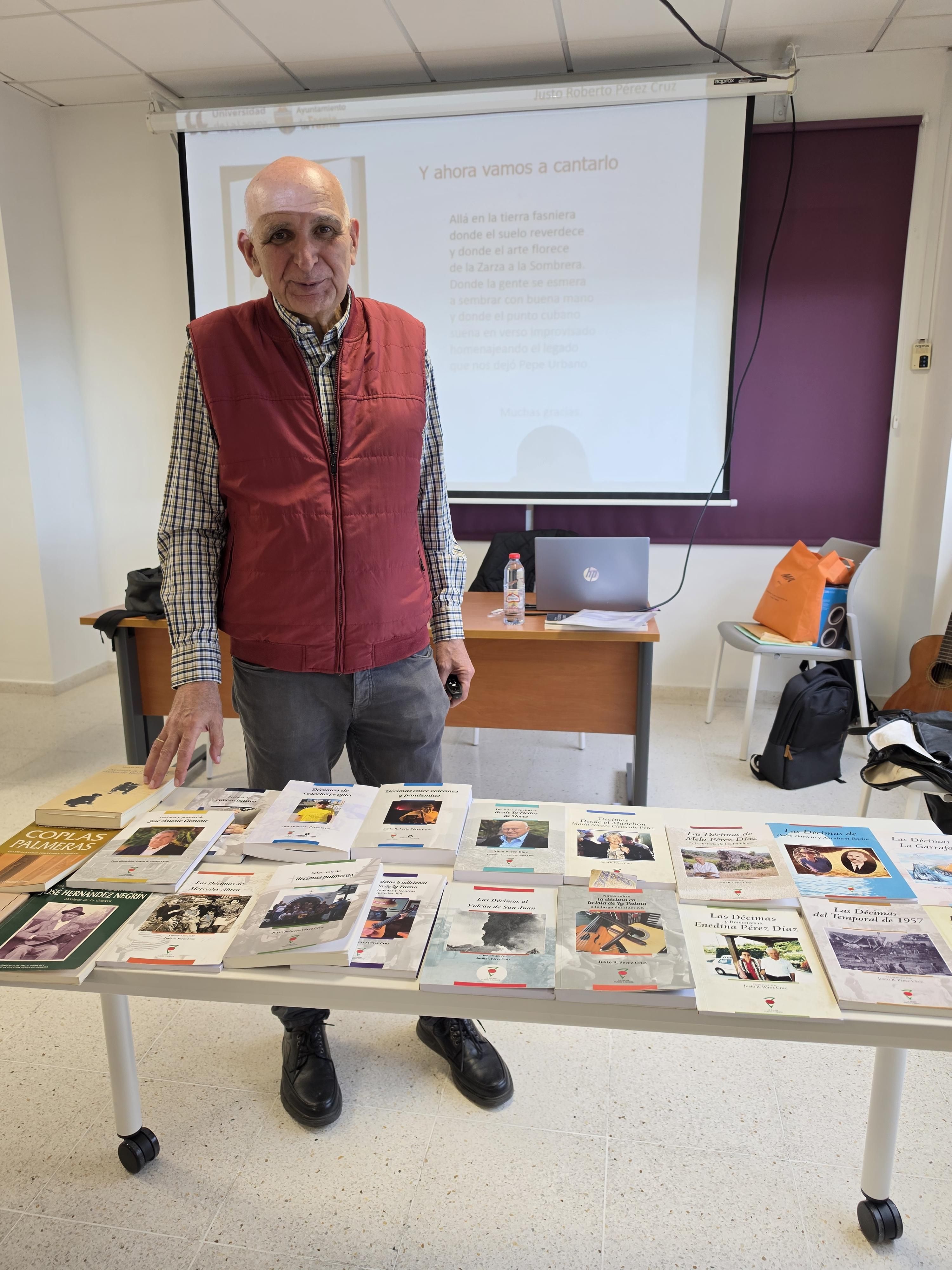 El catedrático de Física de la Universidad de La Laguna y coordinador del proyecto La Palma Punto y Aparte,  Justo Roberto Pérez Cruz, en Fasnia.
