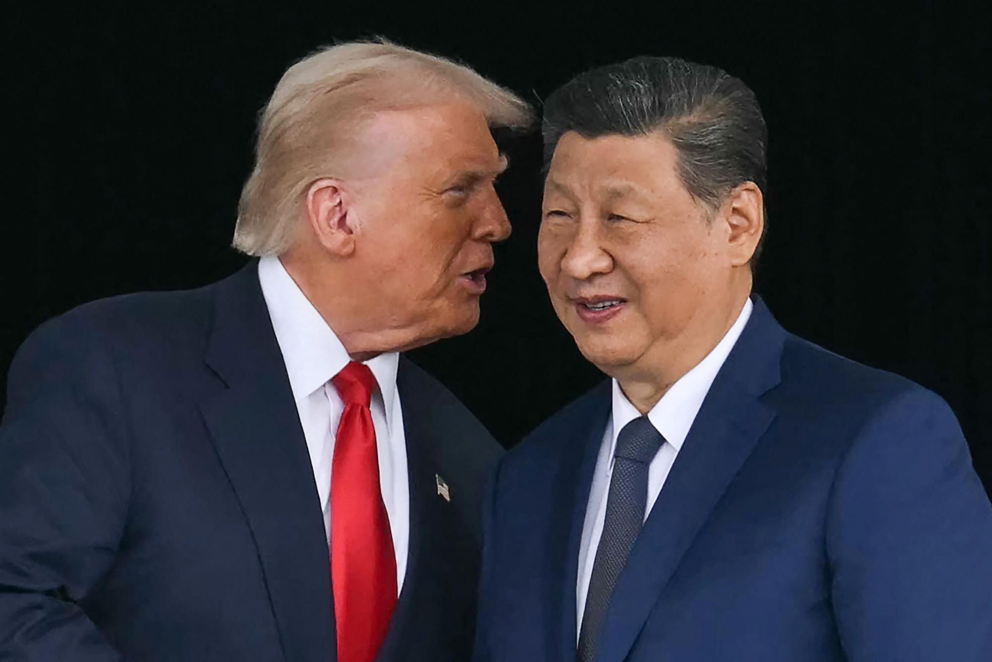 Donald Trump y el presidente de China, Xi Jinping, en la Base Aérea surcoreana de Gimhae, el 30 de octubre de 2025.